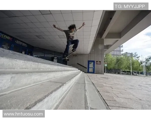 吴秀英亲授滑板技巧与心得分享助你轻松入门滑板世界 吴秀英亲授滑板技巧与心得分享助你轻松入门滑板世界